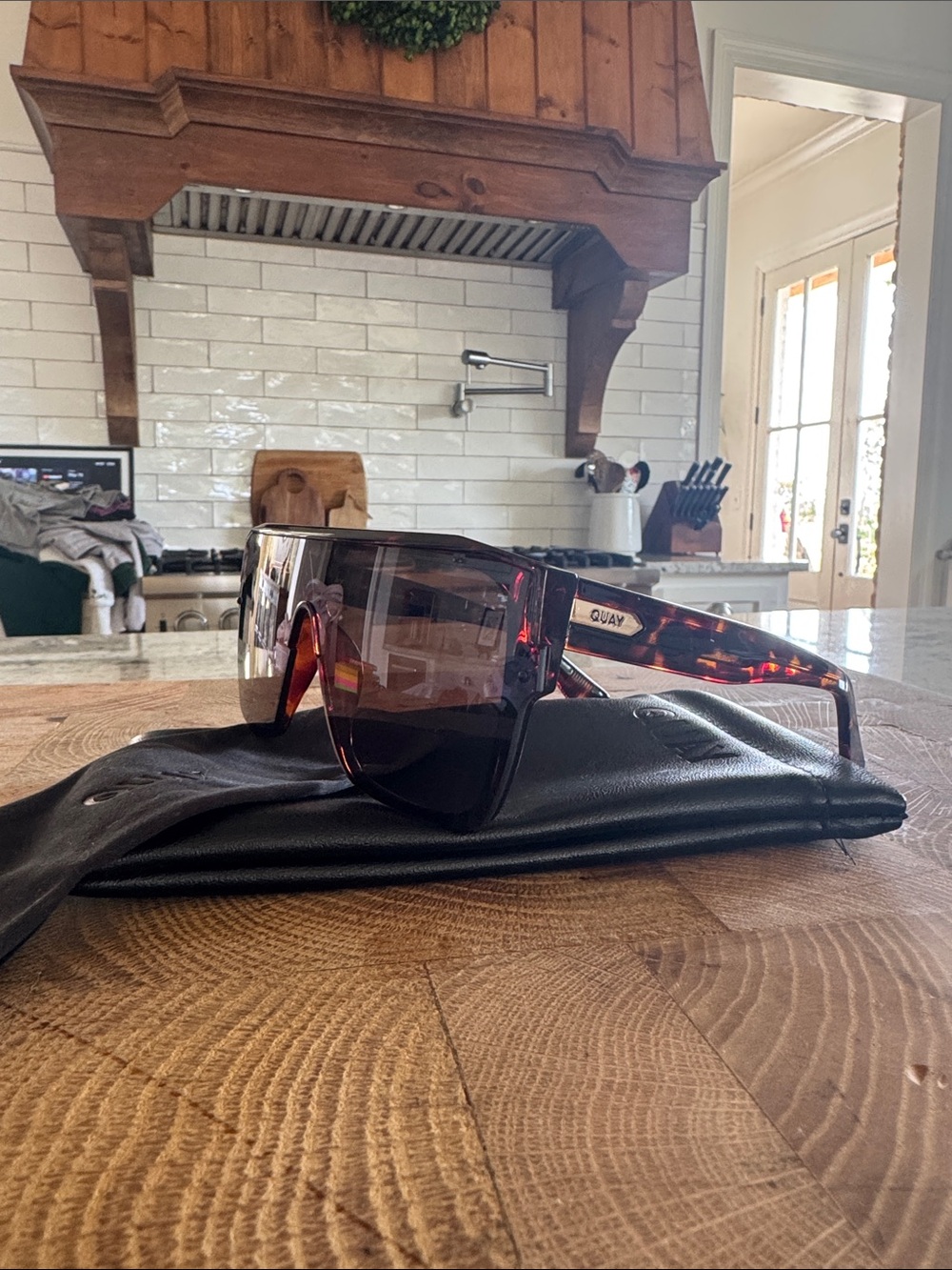 Quay Tempo Sunglasses with Dark Tortoise Frame/ Brown Lens - Picture 2 of 2